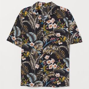 H&M Patteren Floral Black Hawaiian Resort Shirt
